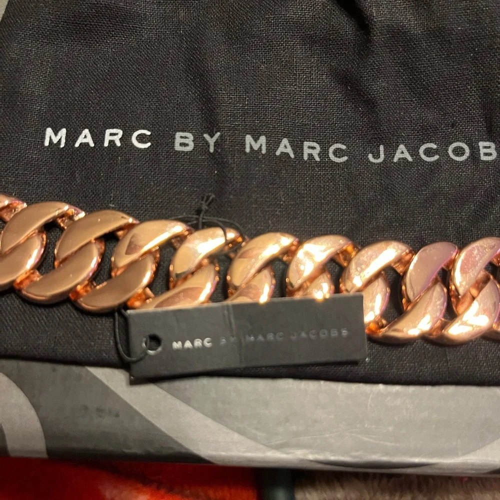 Marc Jacob’s NWT RoseGold Tone Chain Link Katie Logo Bracelet - Picture 5 of 11